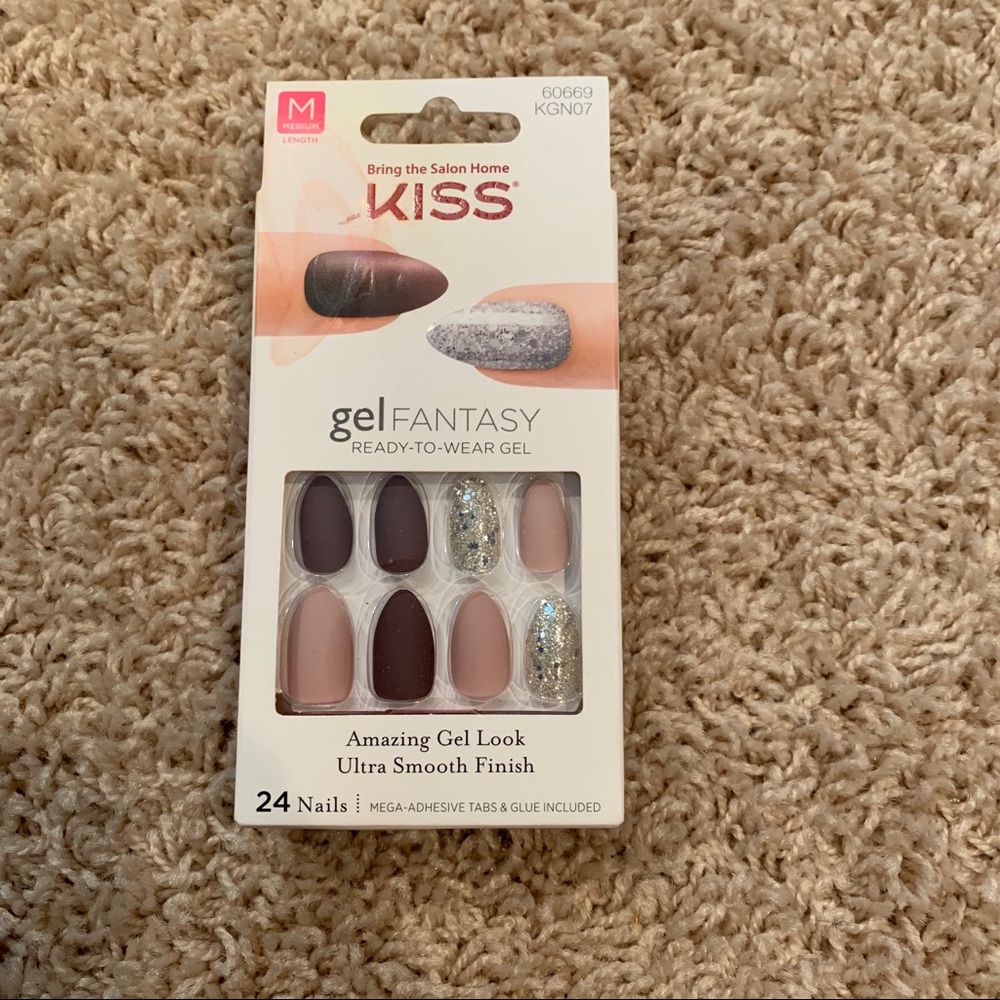 💋KISS Gel Fantasy Ready-To-Wear Gel Nails💋